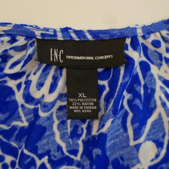 I.N.C. International Concepts XL Blue White Floral Scoop Neck Top Blouse Flutter - Picture 7 of 7